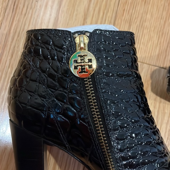 Tory Burch Leigh Black Patent Leather Croc Quilted Bootie Gold Hardware 7.5 - Picture 9 of 15